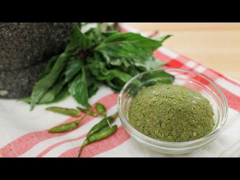 Green Curry Paste Recipe พริกแกงเขียวหวาน - Hot Thai Kitchen!